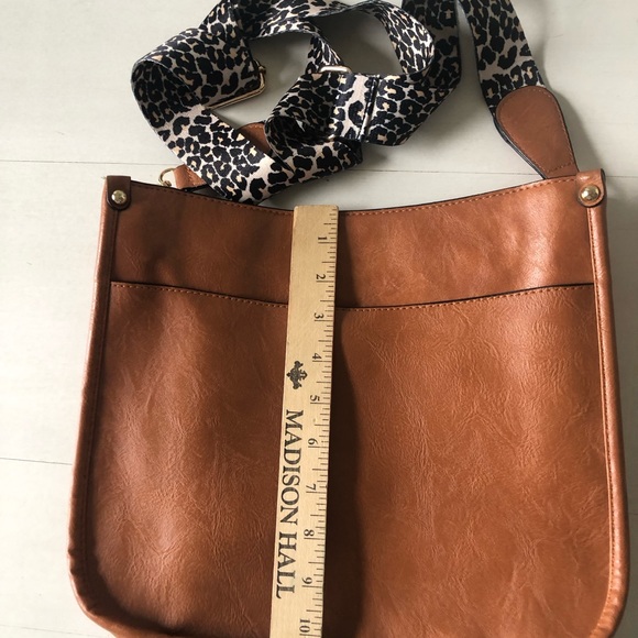 Leather HoBo Crossbody pocketbook/bag - Picture 5 of 5